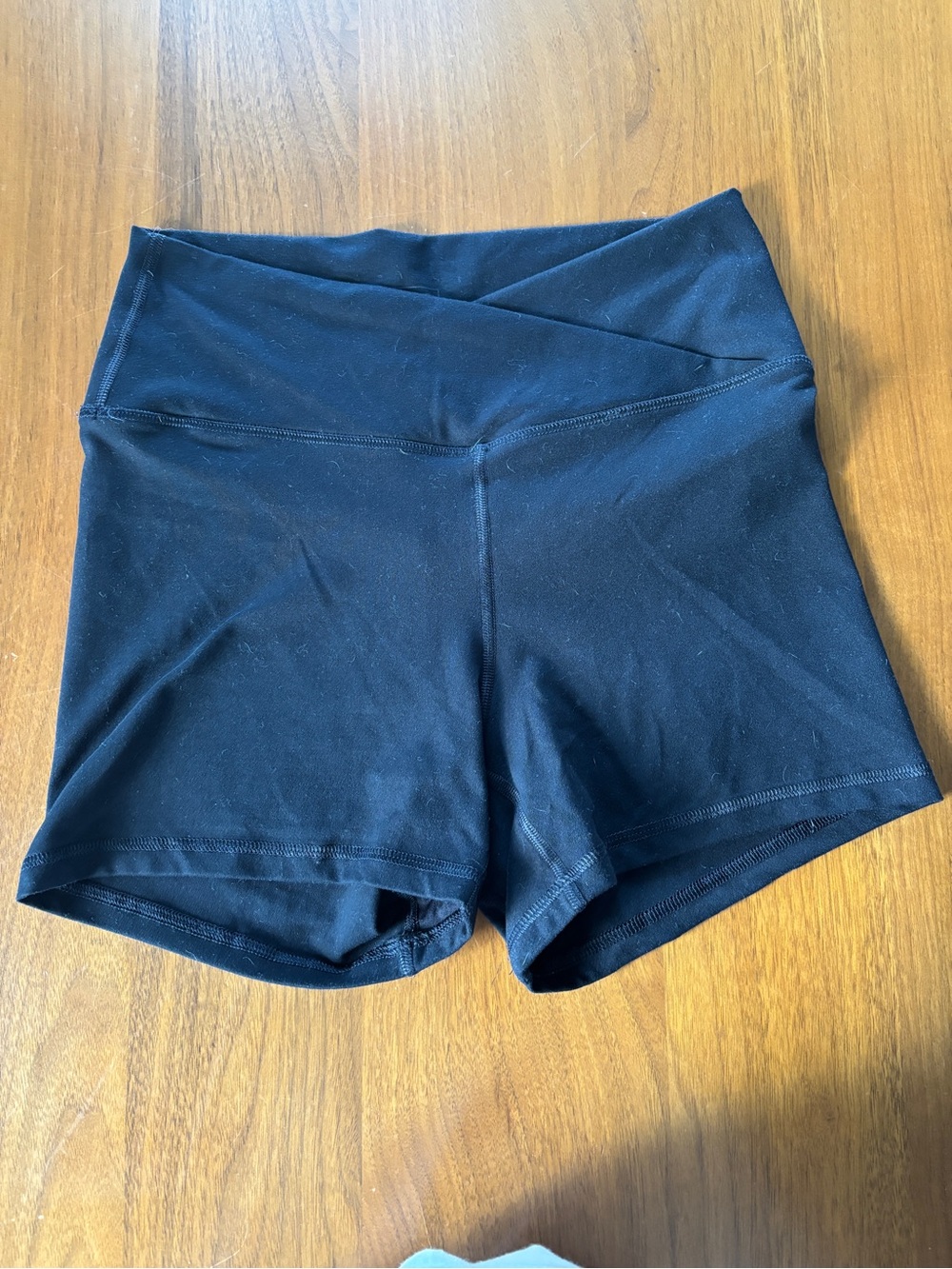 Fleo black crossover short